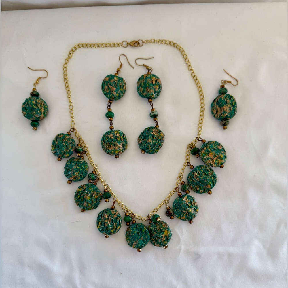 Teekitogs necklace and 2 sets of earrings